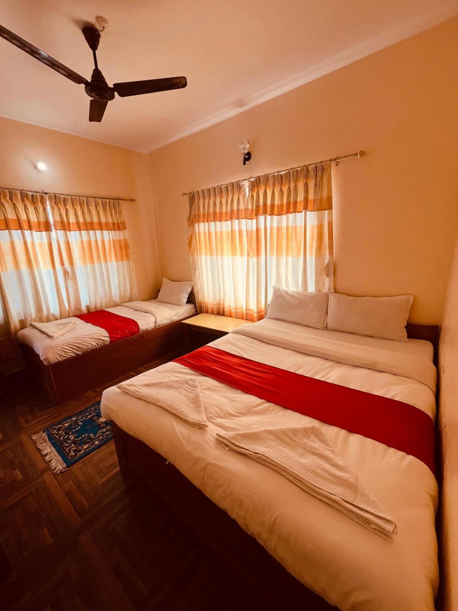 Hotel Global Inn Pokhara Eksteriør bilde