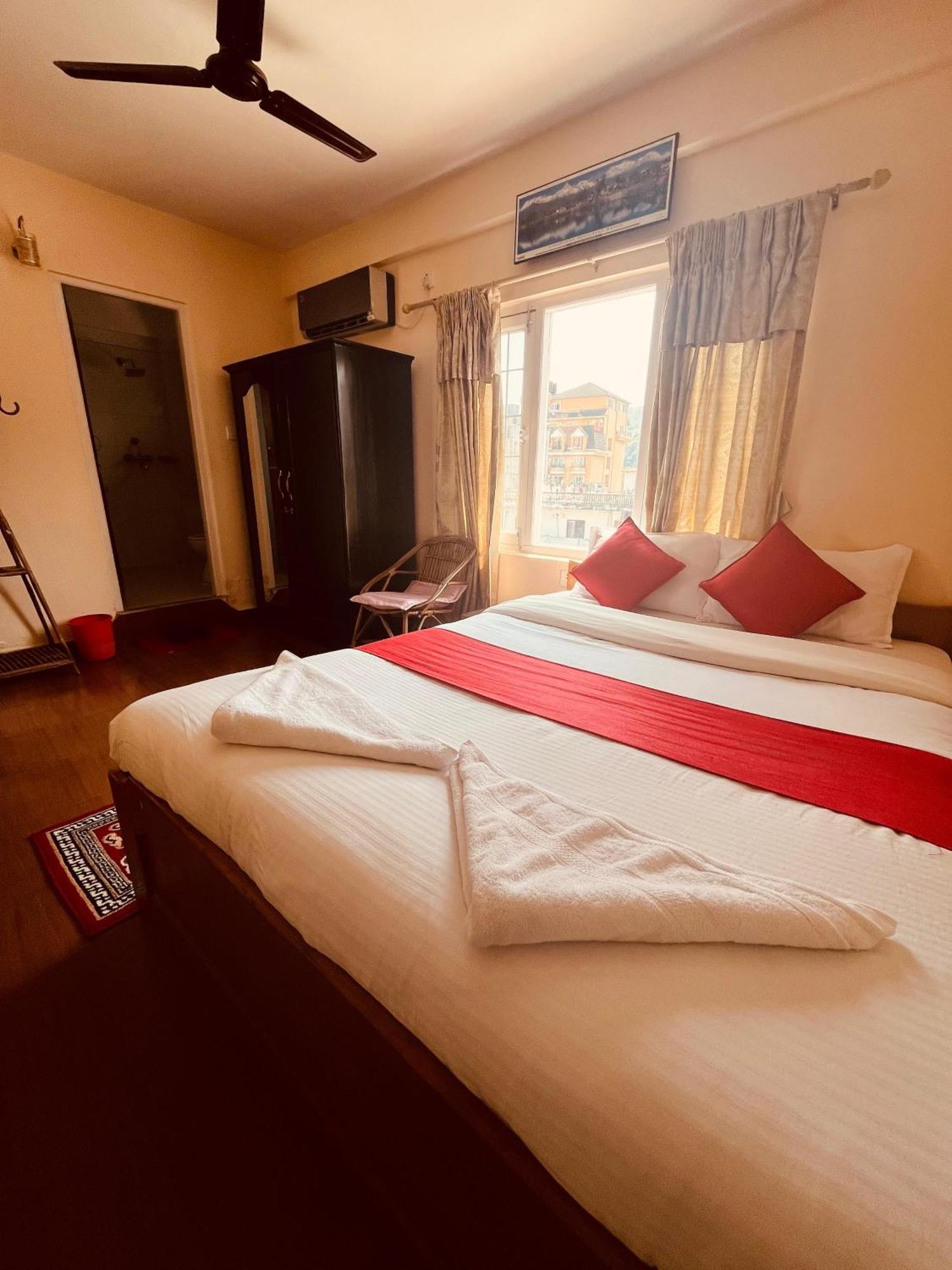 Hotel Global Inn Pokhara Eksteriør bilde
