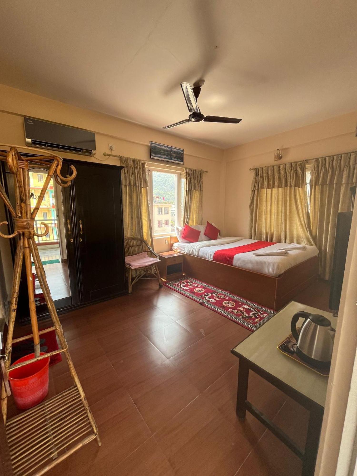 Hotel Global Inn Pokhara Eksteriør bilde