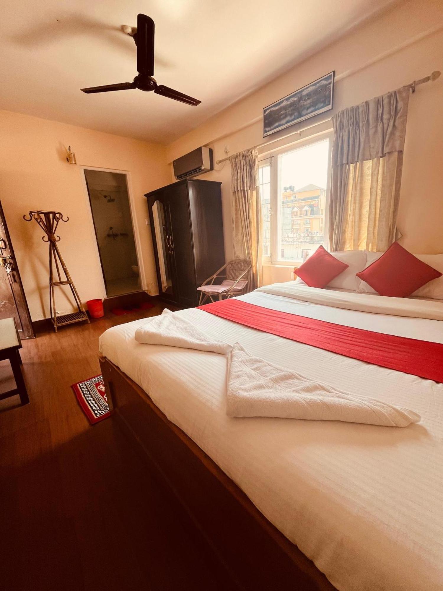 Hotel Global Inn Pokhara Eksteriør bilde